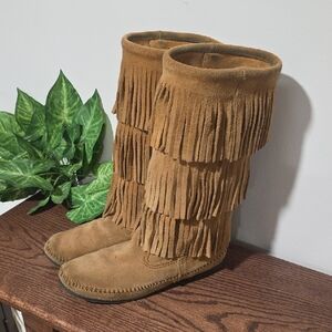 Minnetonka Tan Suede Fringe Moccasin Boots